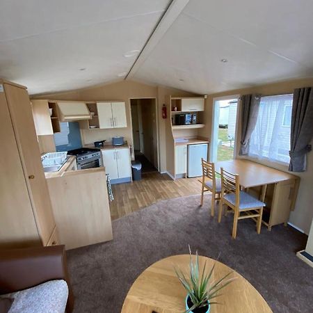 1 Martello Beach 8 Berth Holiday Home With Pools Clacton-on-Sea Exterior photo
